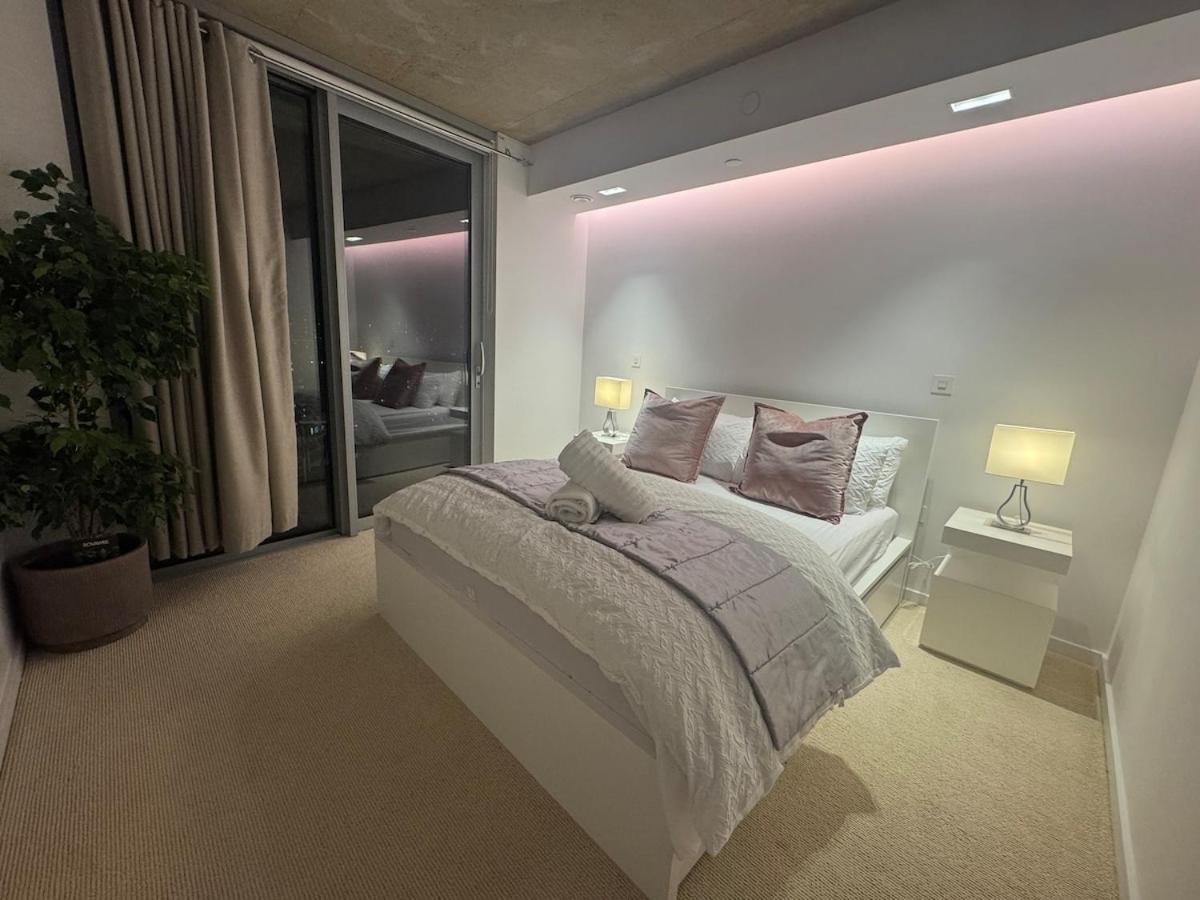 Luxury 1 Bedroom Apartment In ลอนดอน ภายนอก รูปภาพ