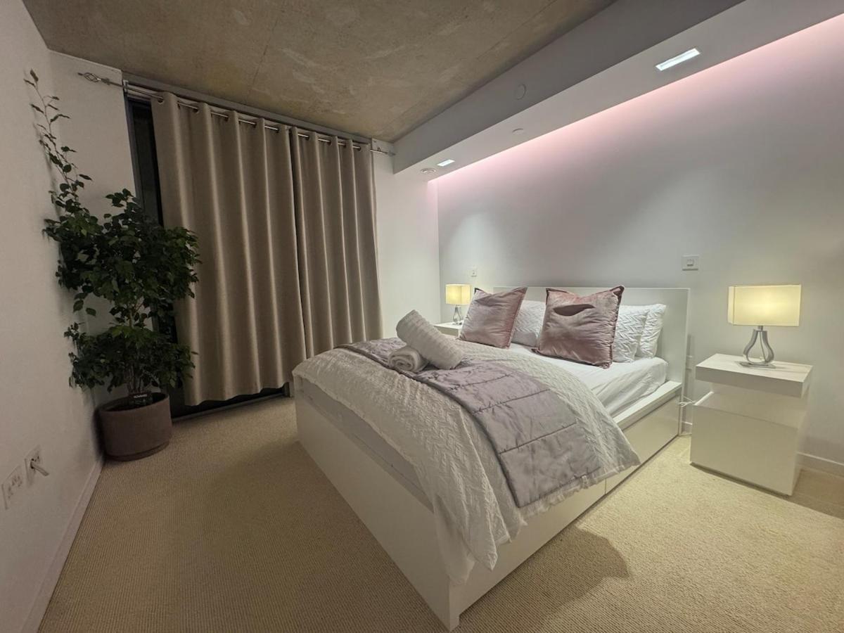 Luxury 1 Bedroom Apartment In ลอนดอน ภายนอก รูปภาพ